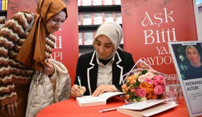 D&R, yeni kitabının imza günü için Fatmanur Altun’u ağırladı