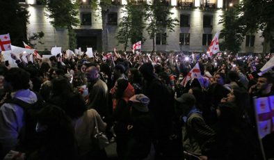 Gürcistan’da “yabancı etkinin şeffaflığı” tasarısının onaylanması protesto edildi