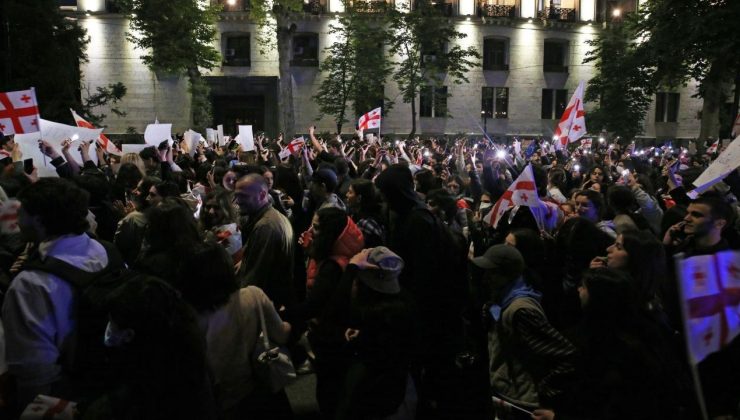 Gürcistan’da “yabancı etkinin şeffaflığı” tasarısının onaylanması protesto edildi