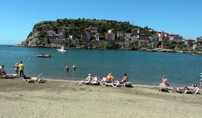 Rus turistler Amasra’ya doyamıyor