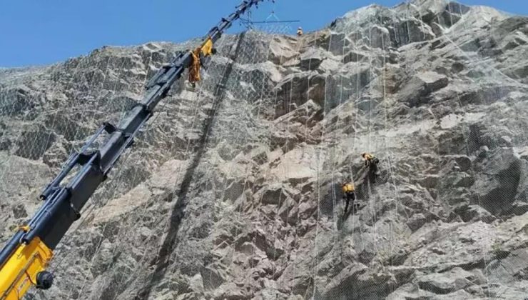 Sarp ve dik yamaçlardan otoyollara çelik koruma