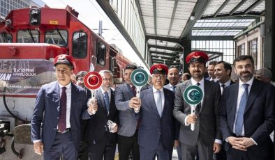 Turistik Tatvan Treni törenle ilk seferine başladı