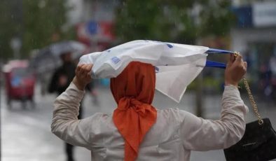 İstanbul güne sağanakla başladı! Meteorolojiden peş peşe uyarılar! Bölge bölge hava durumu