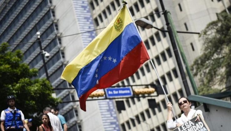 Venezuela’da halk devlet başkanı seçimi için sandık başına gidiyor! İlkler yaşanacak