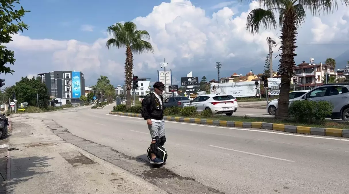 İskenderun’da Tek Tekerli Scooter ile Dikkat Çeken Vedat Akrilik